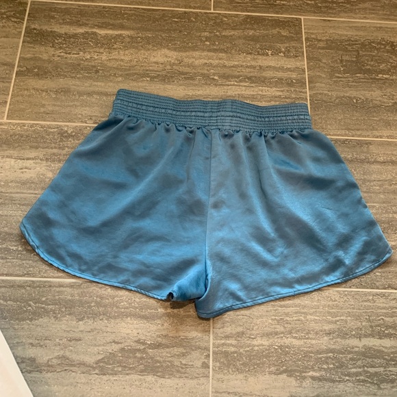 SOLD Lulus casual lounge shorts, size large - Picture 2 of 2